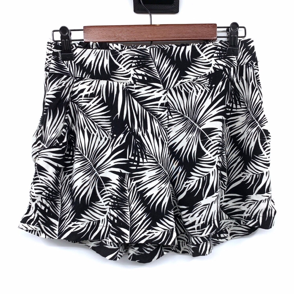 H&M Black White Floral Palm Leaf High Waist Shorts - Picture 1 of 6